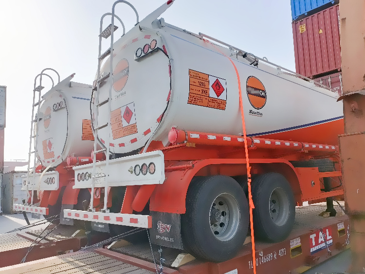 SPV Oil Tank Semi-trailer Loading 2